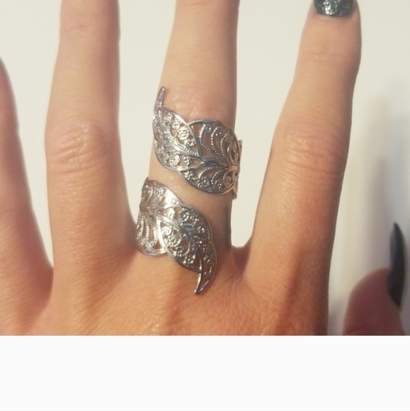 Leaf Ring: Size 9 - Picture 2 of 4